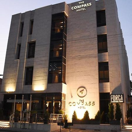 The Compass Hotel Amman Bagian luar foto